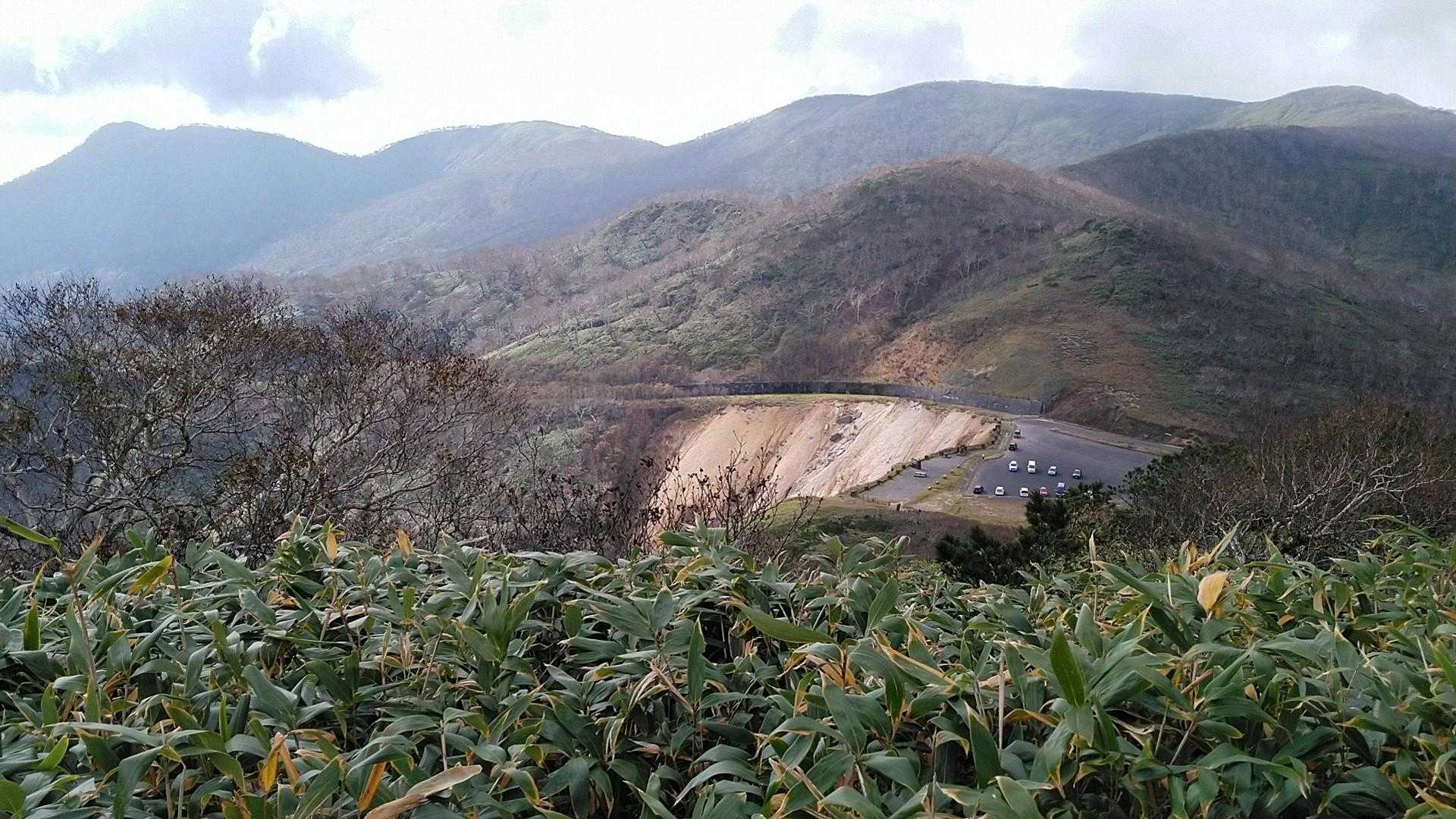 振り返って先程歩いた来馬岳への稜線⛰️こう見ても高低差が少ない穏やかな道のり