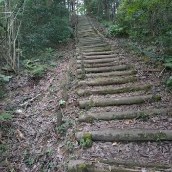 最初は階段