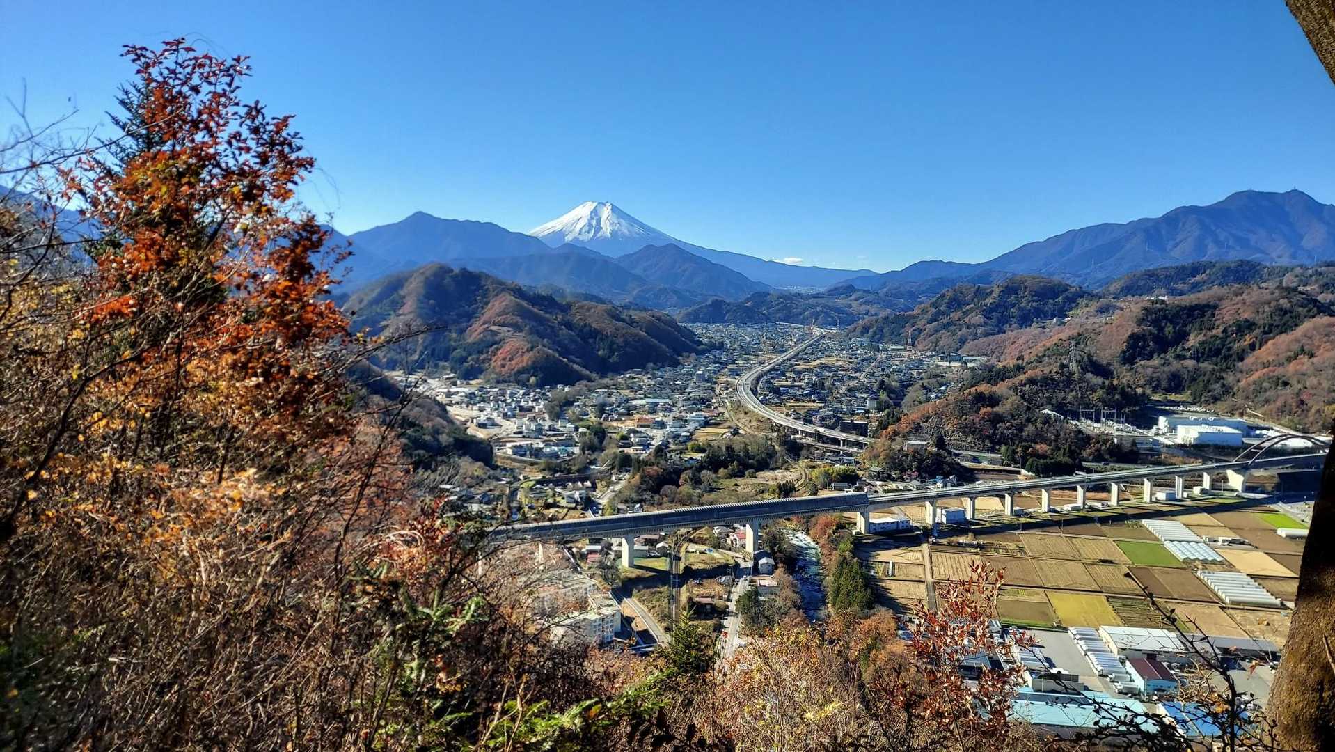 富士山とリニアが一度に見られるビューポイント📸
目の前をリニアが通りましたが一瞬で…