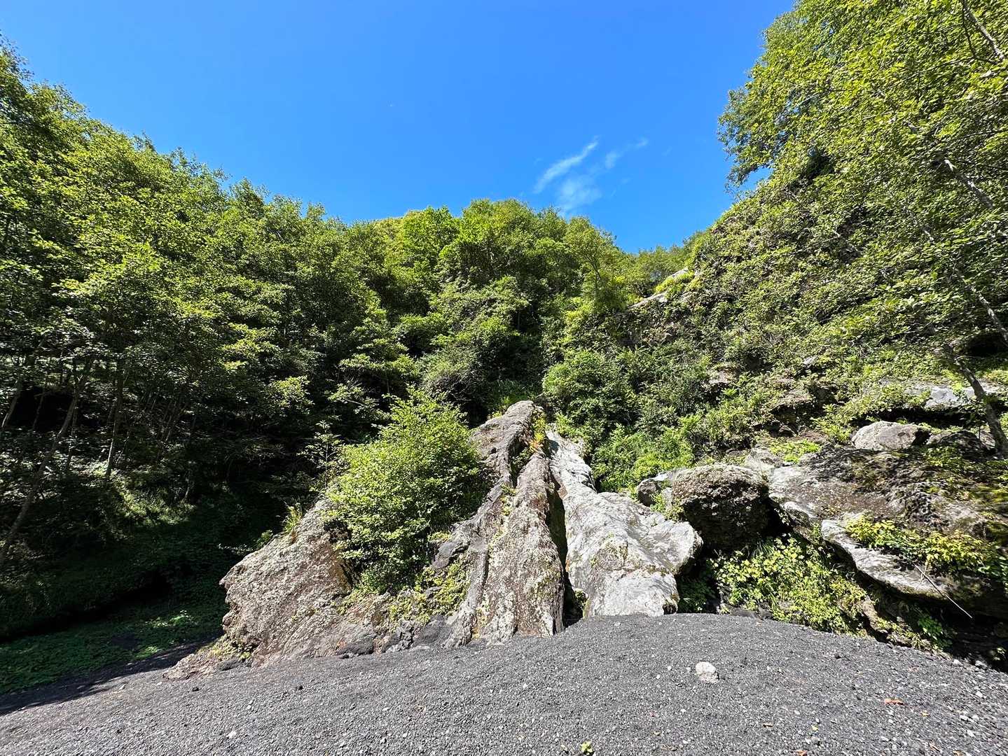 後は岩の壁🪨