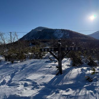 いつもの分岐。埋まりぐわいからすると積雪30cmくらい？
