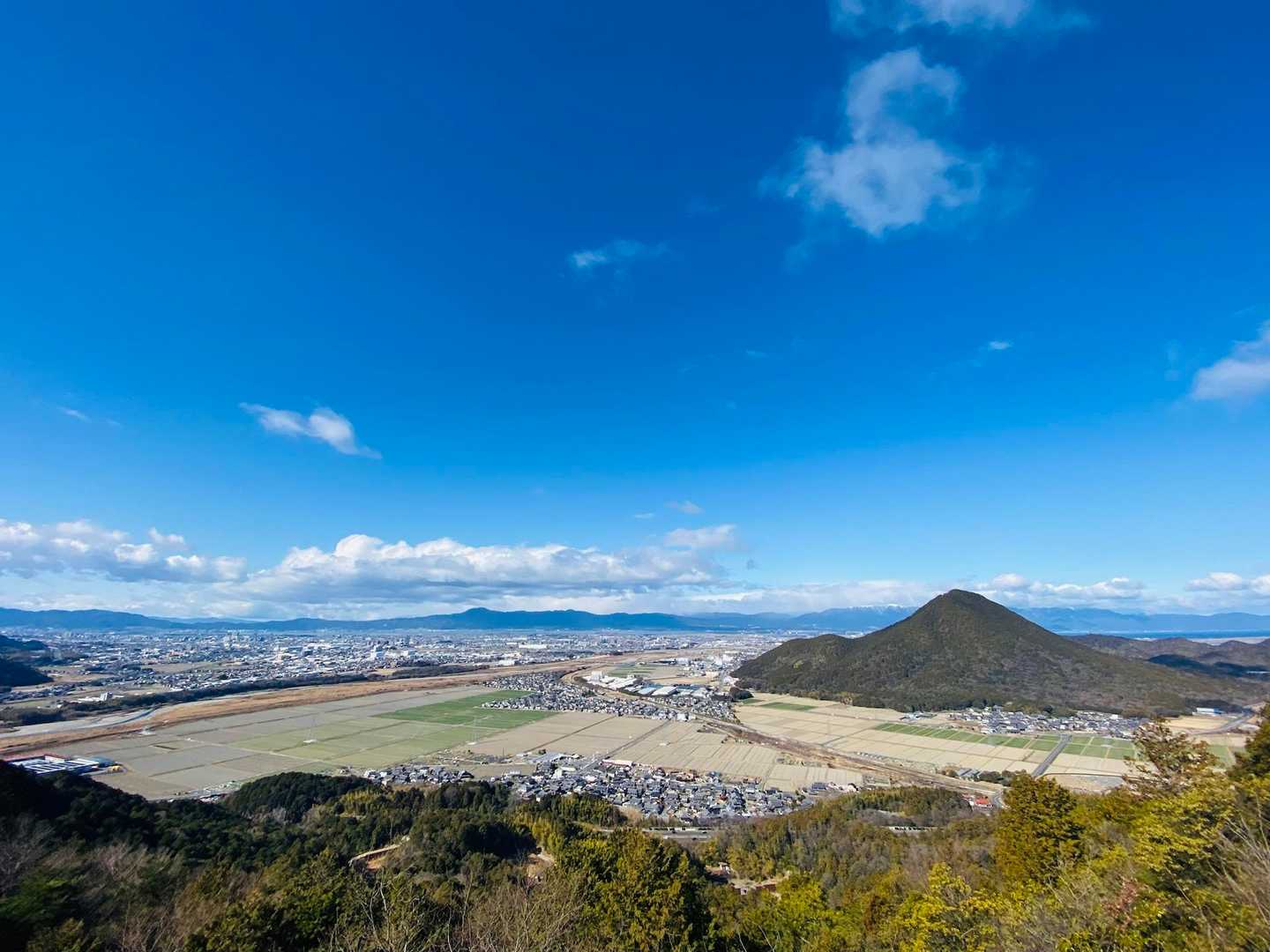 西展望岩からの三上山どぉーーーーーーん⛰