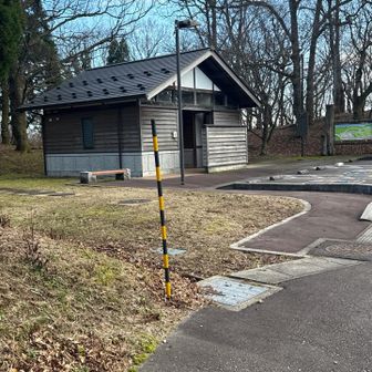 倶利伽羅不動尊の駐車場には綺麗なトイレがあります