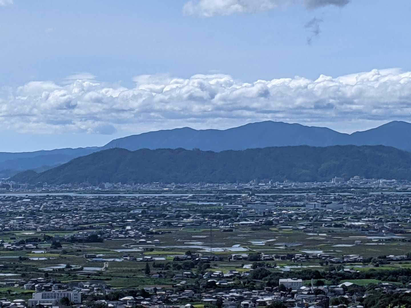 台風一過。徳島のシンボル眉山がよく見える。