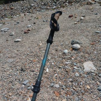 ジップライン順調に渡れたーと思ったら、渡った後に晴嵐荘の前にストック忘れたことに気づき取りに行くハメに🤣🤣
結局トロッコを3回渡ったので500円✖️3回の1500円。1000円払っても500円の不足…

何が1000円の奮発やー😂😂