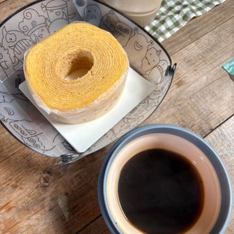 小屋に戻ってコーヒータイム❗️
甘さが沁みた〜
これまたやま友さんが担いで来てくれた🥹
ココロに沁みた〜🙏