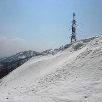 雪庇も小さくなってきました。