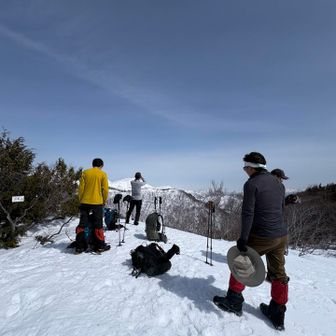 三岩山で一休み。