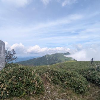そーいや
今日初めてのピークや
西熊山👍
あっ第1ピークがあったか🤭