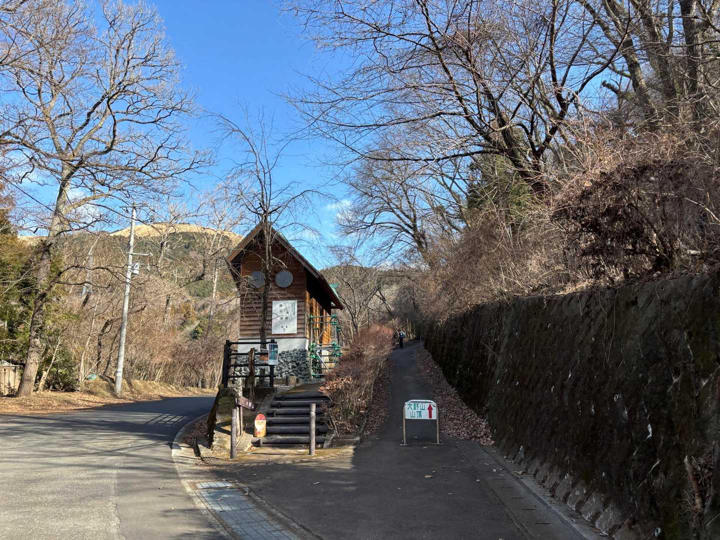 駅から1.3kmは舗装路
この先、登山道も明瞭で道迷いの心配はなし