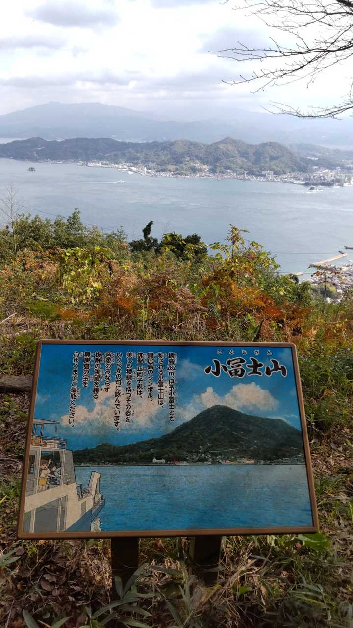 こちら側の標識を写してなかったので、帰りに、空が明るくなりました。👍