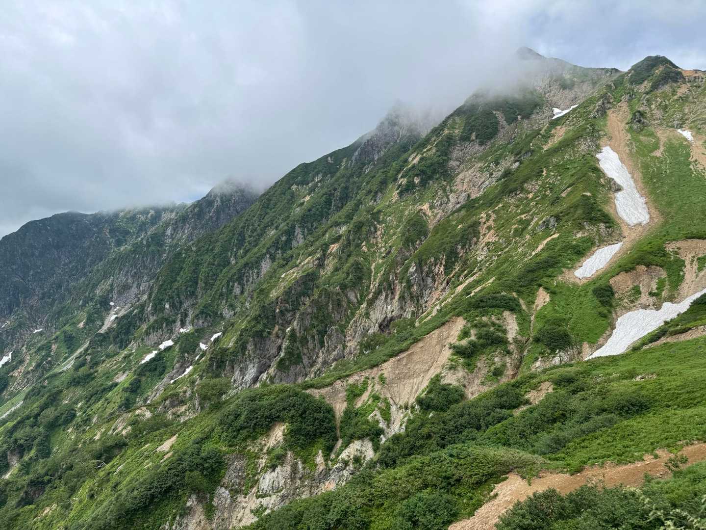 山肌カッコ良すぎ