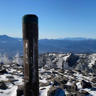 山頂周りは雪少ない