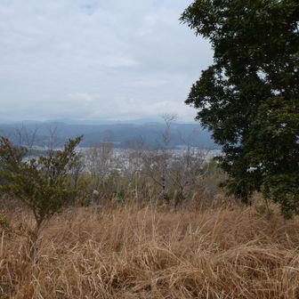 北に工石山
今日はぼんやりです
