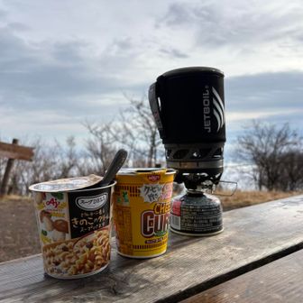 カップ麺🍜おにぎり🍙をサクッと食べる‼️