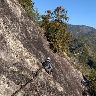 噂の虎バース
グリップが効かず、ロープはありますが、滑ったらリカバリーが出来る気がしないので必死で渡りきりました