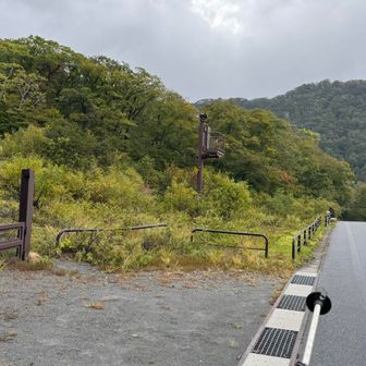 左が大山(剣ヶ峰)
まっすぐが文珠谷登山口へ