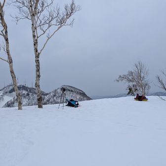 平和な山頂。
今日はこの山々は貸切り。