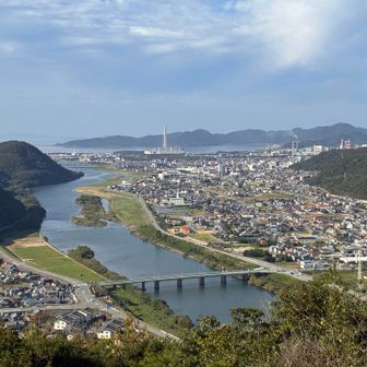 同時に赤穂市街地が見渡せる