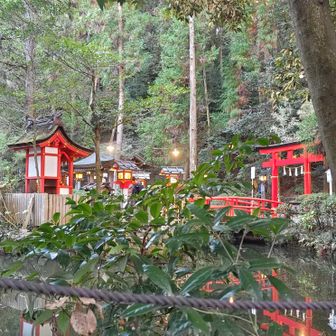 大神神社内の市杵嶋姫神社