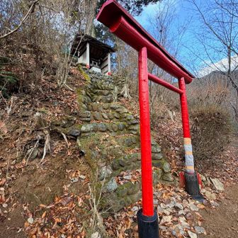 小さな神社。