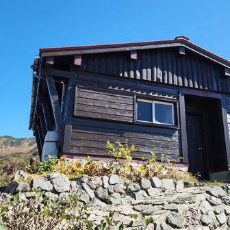 チブリ尾根の小屋