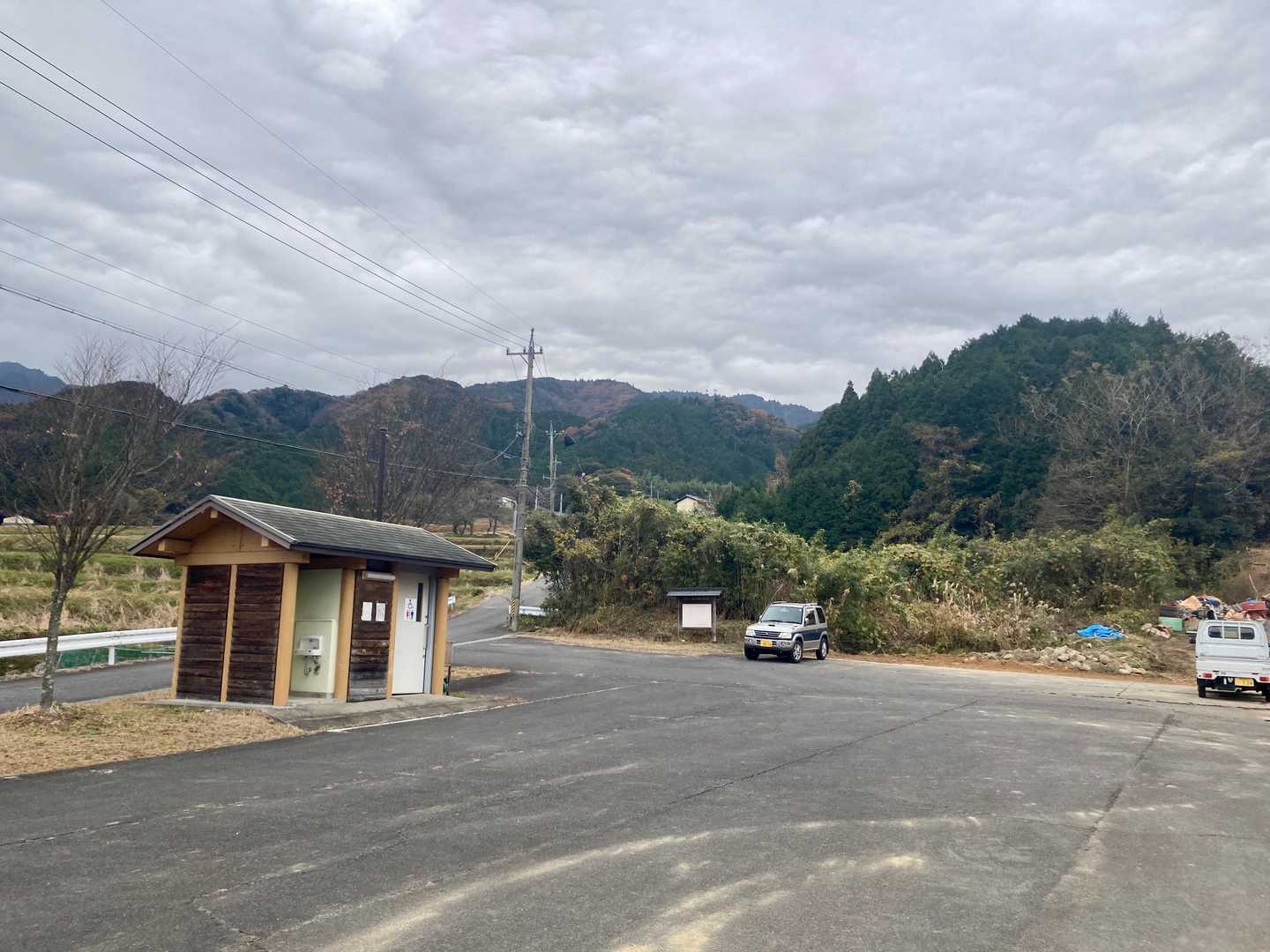 登山者用駐車場　トイレ🚻あり