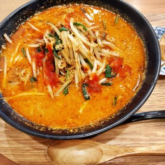 トマト担担麺🤤✨

熱々🍅