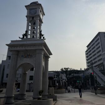 秦野駅前の時計塔