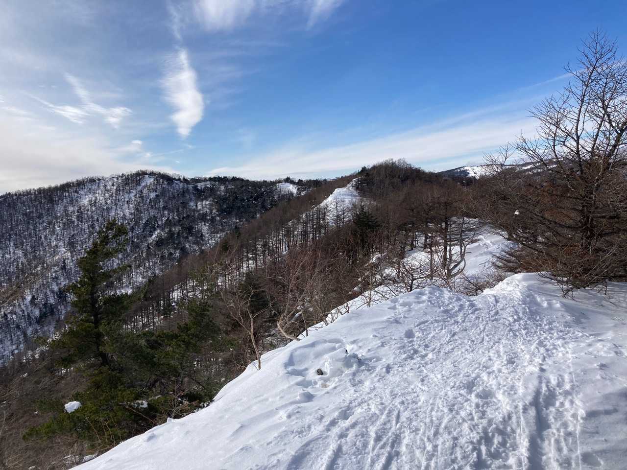 先程行った高峰山の姿が。すっかり青空です