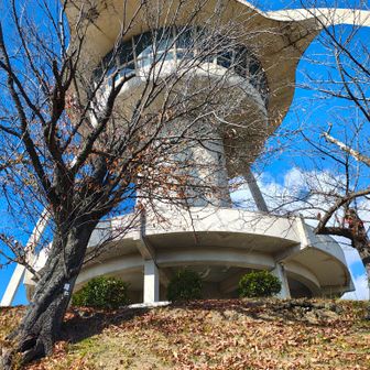 須磨浦公園回転展望閣にも手柄山回転展望台のことは書かれてましたね