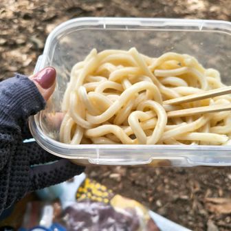 すだちおろし味の冷やしうどんがまあまあおいしくて大成功👍次は錦糸卵などのトッピングを追加しよう😋