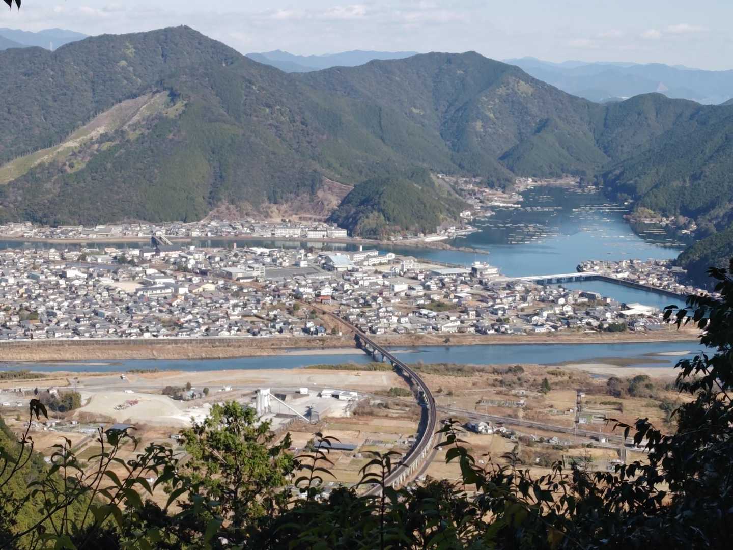 林道途中のいい景色Part2
白石湖や紀勢道が綺麗に見える😁✌️