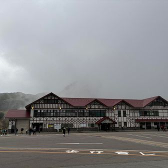 岐阜県側のほおのき平からバスで畳平に到着。
準備を整えて…真っ白です＼(^o^)／