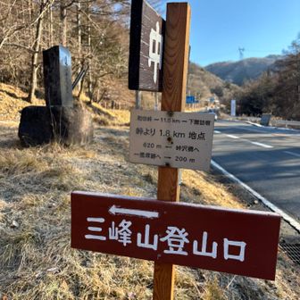 車を止めると先行車は一台だけ！
この時期はチェーン装着場所に車を止めるので、トイレはありませんのでご注意を⚠️