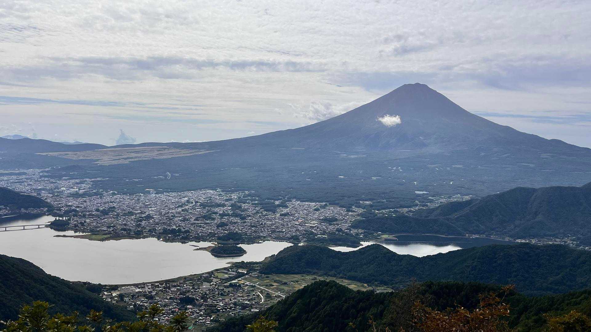 御坂山登山口-御坂峠-カネ山-御坂山-観音平山-旧御坂峠- 縦走コースの写真
