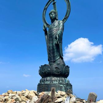 しばらく山頂で景色を見ながら休憩出来たので下山します。