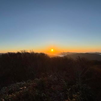 陽の光は赤からオレンジへ