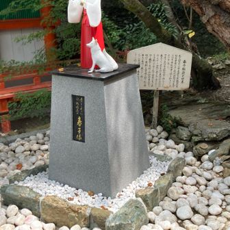 ここのお稲荷さんに守られて、信長の紀州征伐の際、焼き討ちを逃れた、いわれが書かれています。