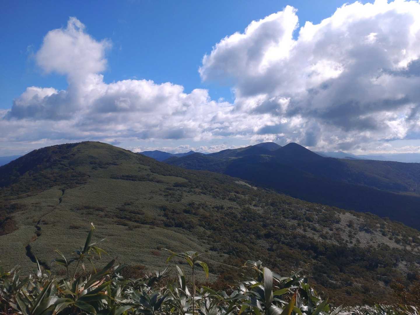 新見峠登山口-前目国内岳-目国内岳 往復コースの写真