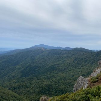 奥に見える金北山まで走るんだって…😑
変態だね😑