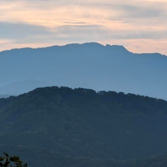 ゴツゴツしてるので、摩耶山かと