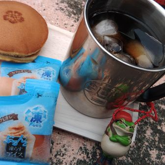 デザート。
アイスコーヒーとどらやき、アイスも少し。