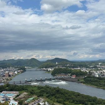 ここの景色、ほんと好き
夏のような空だね