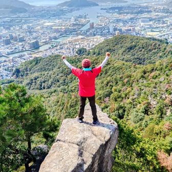 安定した足場ですが 高度感はこちらが上です
下は断崖絶壁です😱