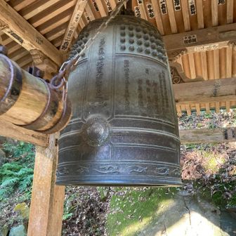 神社に到着
鐘鳴らします