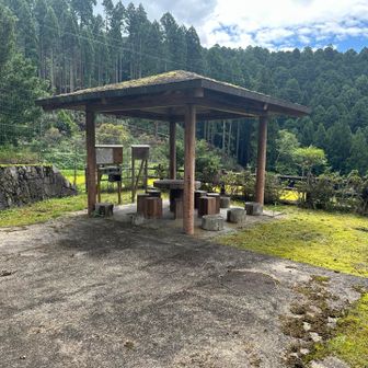 きれいな東屋🛖の休憩所があります🙂
