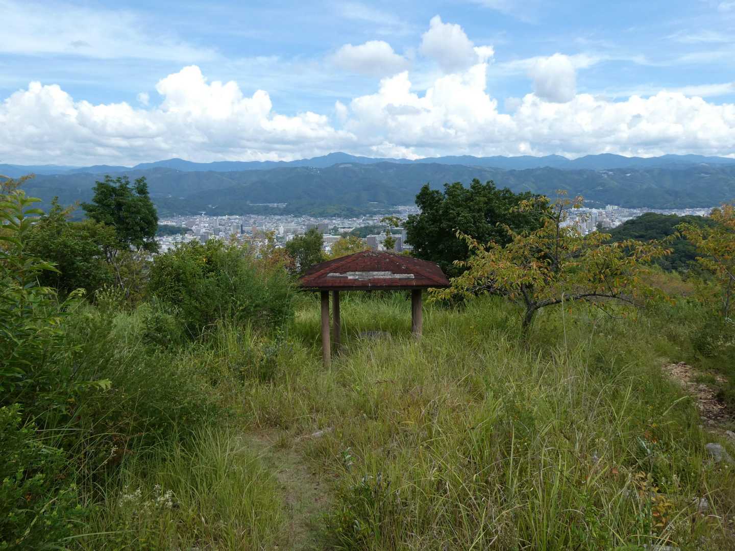 北に工石山