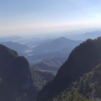 雄岳と雌岳の狭間