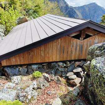 六合目・石室小屋